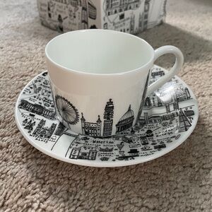 Central London teacup and saucer ☕️🇬🇧